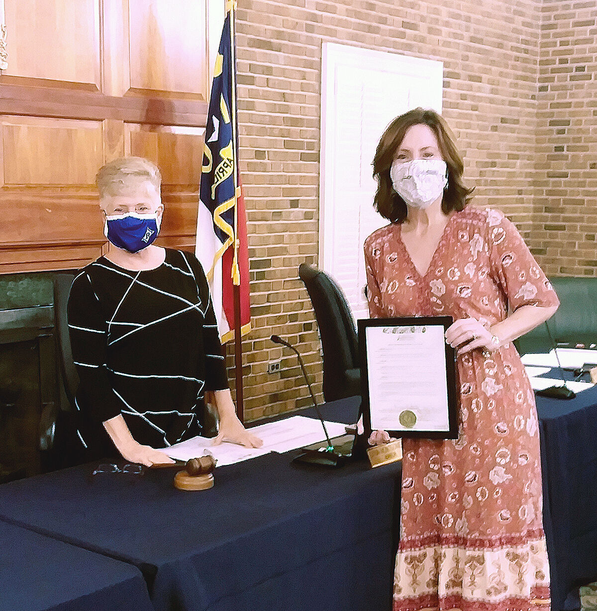 COUNCIL-Stamey receives resolution.jpg